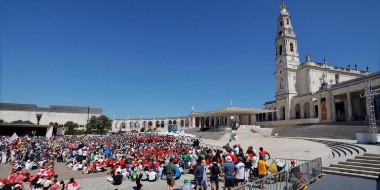 Emigração deve ser fruto de "escolha livre e ponderada", afirma bispo 11 santuario de fatima portugal