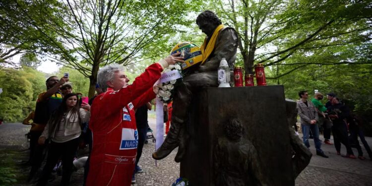 Ayrton Senna morreu há 30 anos 11 Estátua Ayrton Senna