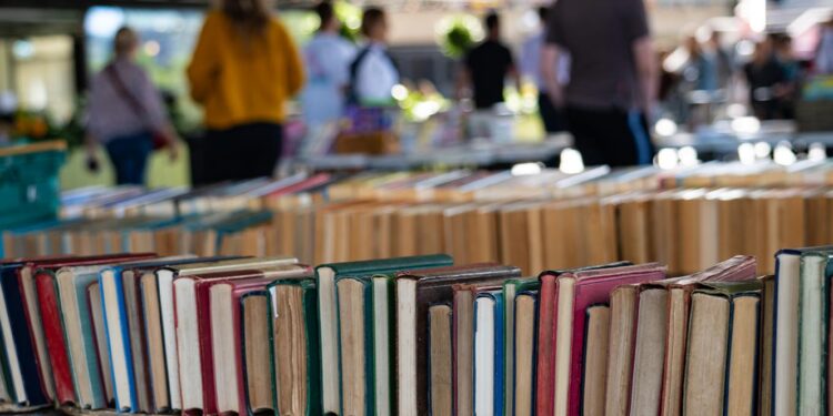Autores portugueses vendem mais de 350 livros em Buenos Aires numa semana 11 feira do livro