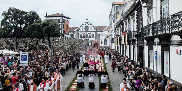 Festas do Espírito Santo começam mais cedo na ilha do Corvo 11 Festas do Espírito Santo
