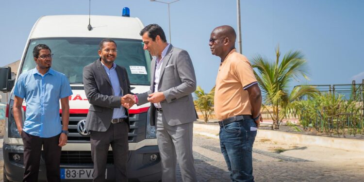 Vila Nova de Poiares entrega ambulância em Cabo Verde