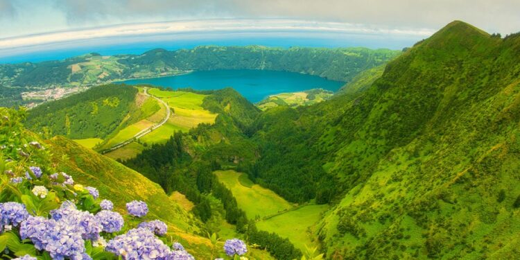 Diáspora Açoriana interessada em investir no arquipélago 11 Açores, Portugal