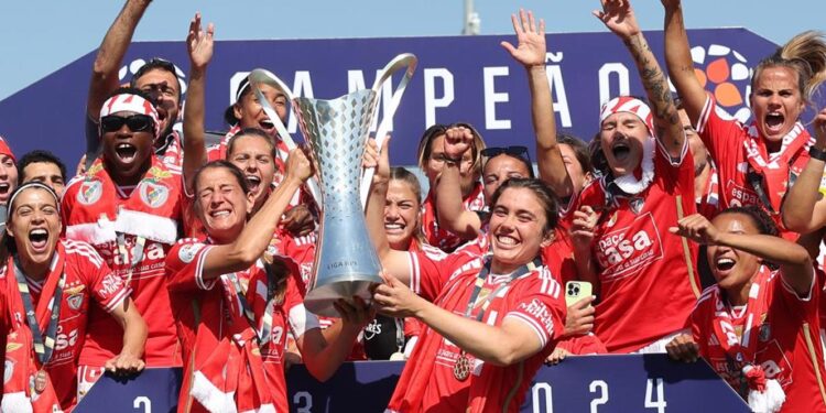 Benfica é tetracampeão nacional de futebol feminino 11 benfica feminino tetracampeoes