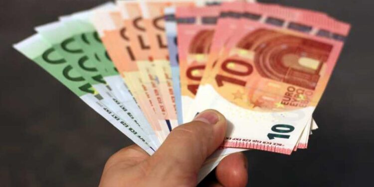 Salário médio em França é o dobro do praticado em Portugal 11 dinheiro salario