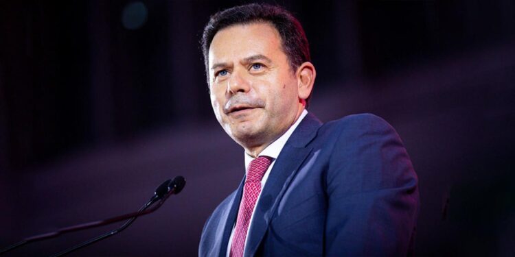 Primeiro-Ministro promete quebrar o “ciclo negativo” para travar a emigração 11 luis montenegro psd