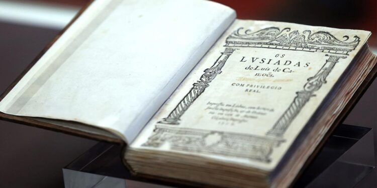 Camões homenageado com edições literárias nos 500 anos do nascimento 11 os lusiadas camoes