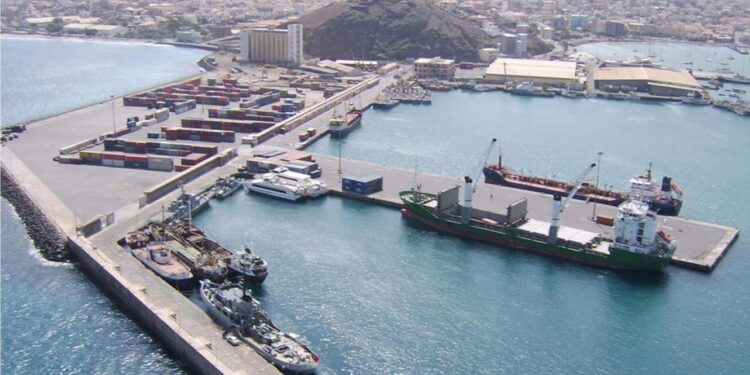 CPLP com quarta maior zona económica do mundo 11 porto de cabo verde