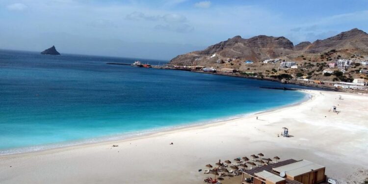 Cabo Verde quer receber 1,2 milhões de turistas este ano 11 praia cabo verde