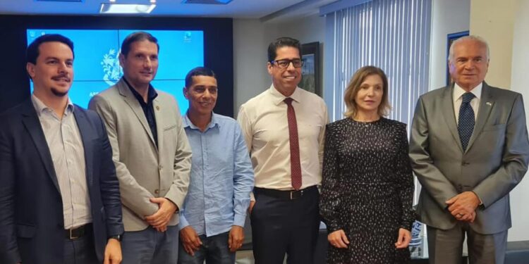 Deputado Manuel Magno recebido pelo poder legislativo no Espírito Santo 11 Alexandre Mendes presidente da Associação de Portugueses do Espírito Santo