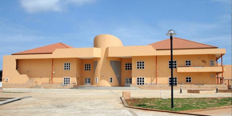 Governo vai pagar aos professores da Escola Portuguesa de Luanda 11 Escola Portuguesa de Luanda