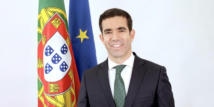 Plano para migrações terá regras mais apertadas e tratamento diferente para lusófonos 11 Leitão Amaro