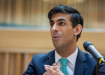 Primeiro-ministro britânico qualificado de "medíocre" no último debate antes das legislativas