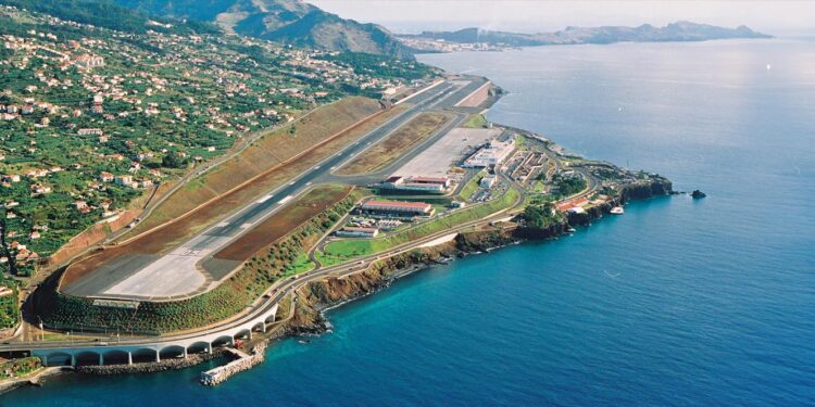 Aeroportos da Madeira com movimento de 432,1 mil passageiros em abril 11 aeroporto madeira