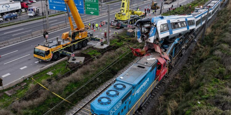 Pelo menos dois mortos e nove feridos em colisão de comboios no Chile 11 colisão de comboios no Chile