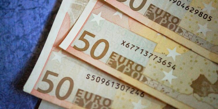 Economia com crescimento homólogo de 1,5% no primeiro trimestre de 2024 11 dinheiro notas 50 euros