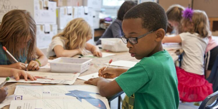 Governo pede auditoria às contas das escolas portuguesas no estrangeiro 11 Governo pede auditoria às contas das escolas portuguesas no estrangeiro