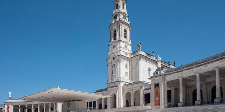 Posto de Turismo de Fátima recebe exposição fotográfica “Santuários da Europa – Caminho de cultura e de espiritualidade” 11 fatima leiria portugal