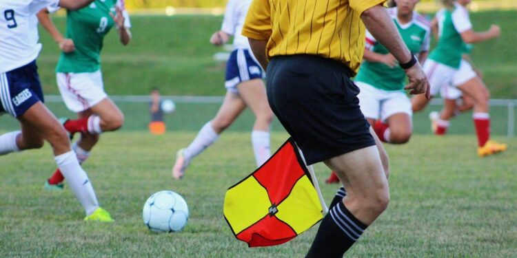 Árbitra assistente portuguesa nomeada para o Mundial feminino de sub-20 11 fiscal de linha