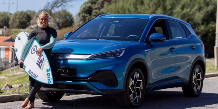 Surfista portuguesa Yolanda Hopkins é a primeira embaixadora da BYD em Portugal 11 surfista