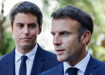 PM francês pede a portugueses que votem e avisa que extrema-direita quer dividir por nacionalidade