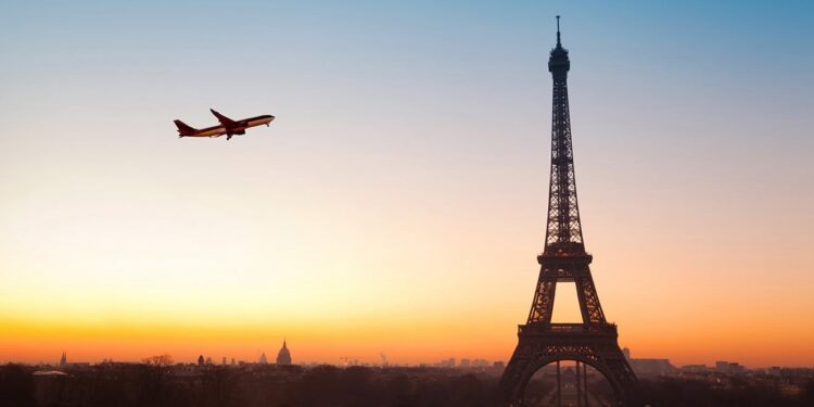 Aeroportos e outros serviços voltam à normalidade após 'apagão' global