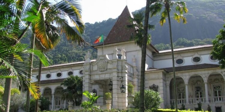 Governo estima normalização de agendamentos nos consulados dentro de 12 a 18 meses