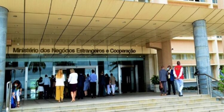 Governo de Moçambique “convoca” diáspora a impulsionar investimento no país