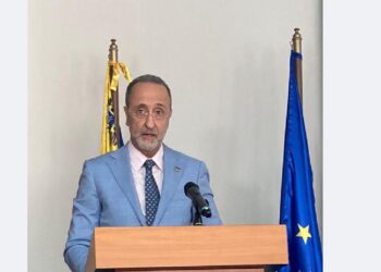 Embaixador insta lusodescendentes a falar português na Venezuela