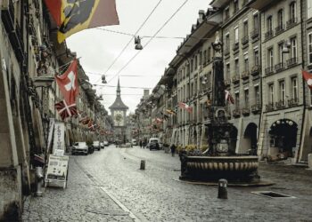 Este país está a contratar fluentes em português e os salários vão até 6700€