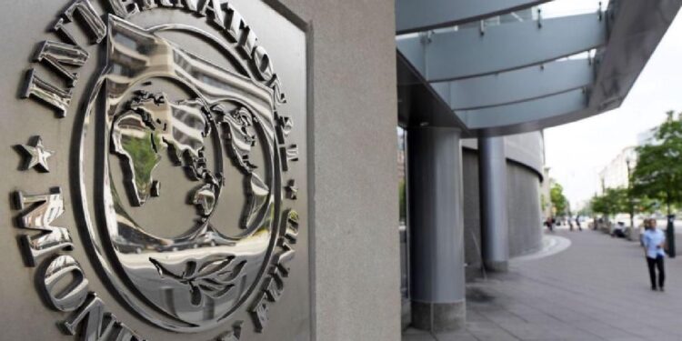 FMI pede prudência orçamental a Portugal e alerta para perda de receita com IRS Jovem 11 FMI pede prudência orçamental a Portugal e alerta para perda de receita com IRS Jovem