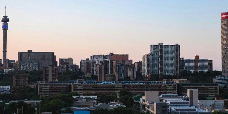 Polícia sul-africana resgata duas vítimas de rapto com vida no leste de Joanesburgo 11 Polícia sul-africana resgata duas vítimas de rapto com vida no leste de Joanesburgo