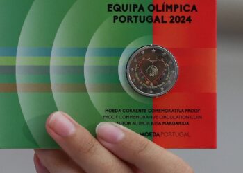 Moeda comemorativa como símbolo de abraço dos portugueses em Paris2024