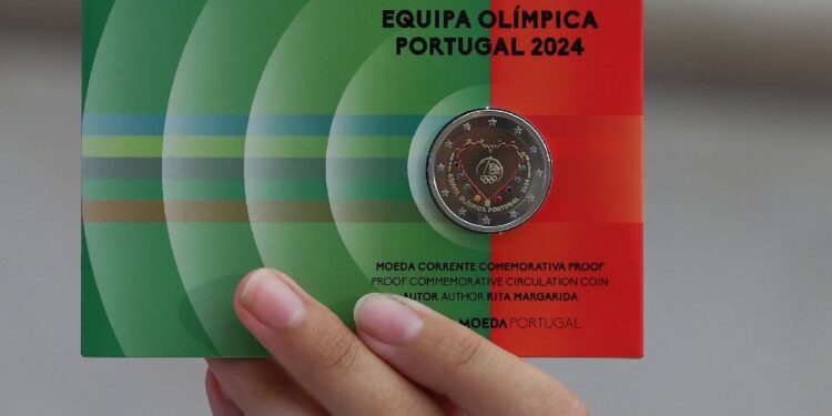 Moeda comemorativa como símbolo de abraço dos portugueses em Paris2024