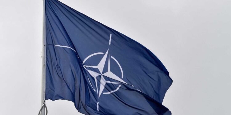 Líderes da NATO expressam preocupação com "parceria" entre Rússia e China