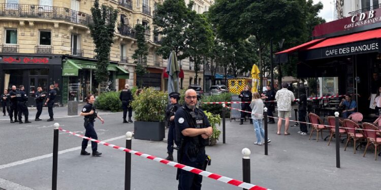 Várias pessoas atropeladas em esplanada em Paris 11 Várias pessoas atropeladas em esplanada em Paris