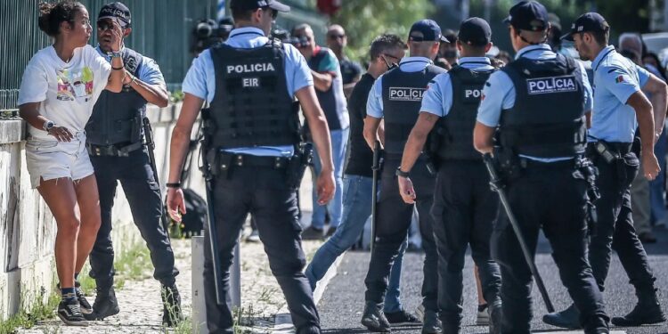 Portugal poderá colaborar na formação de forças policiais de países lusófonos