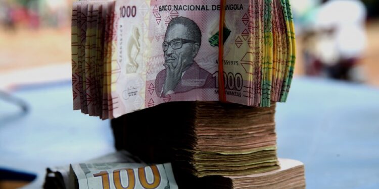 Remessas de Angola para estrangeiro aumentaram 13% no 1.º trimestre