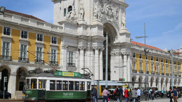 Exportações de viagens e turismo sobem 8,6% em junho e importações 7,8%