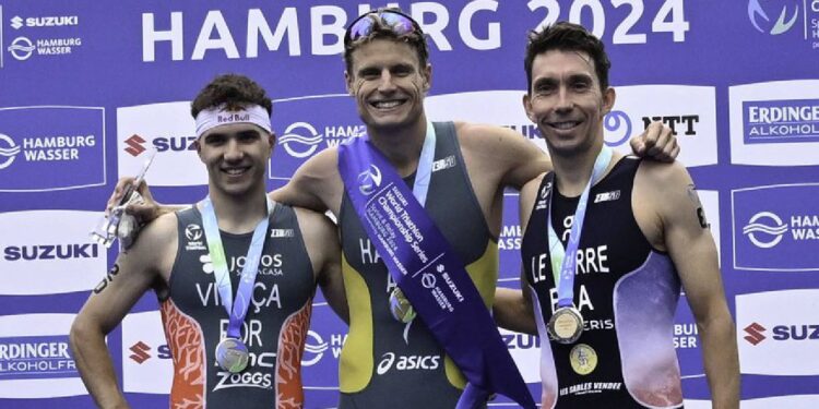 Vasco Vilaça medalha de prata na terceira etapa do Mundial de triatlo