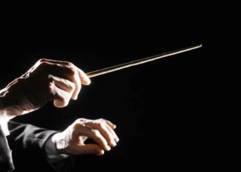 Maestro Dinis Sousa distinguido por críticos de música britânicos