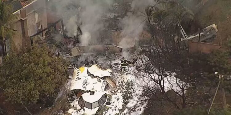 Não há sobreviventes de queda de avião em São Paulo. 62 pessoas morreram