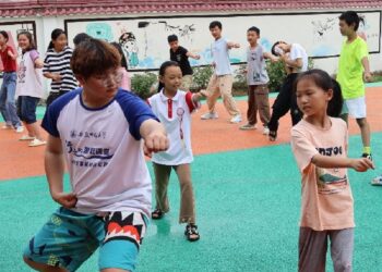 Estudantes de português na China promovem revitalização da educação rural