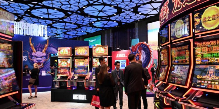 Operadora do jogo em Macau Melco com lucros de 33,4 milhões