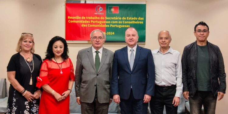 Ensino do português tem de chegar a regiões e países de nova imigração defende secretário de Estado