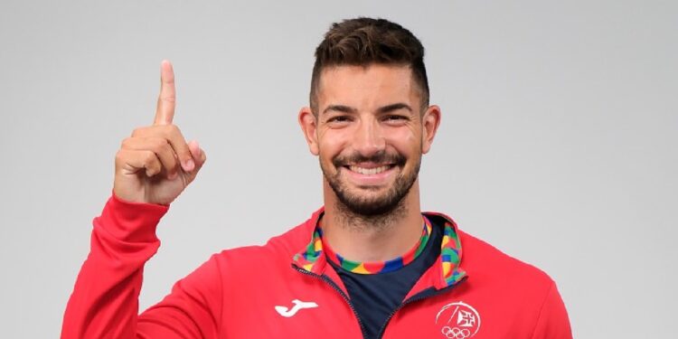 Messias Baptista campeão do mundo em K1 200 metros