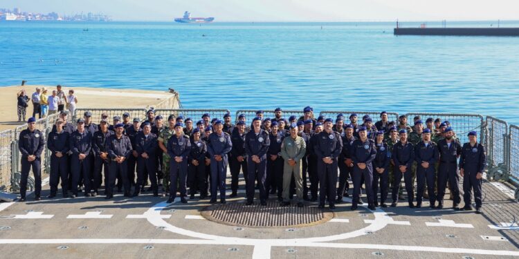 Navio da Marinha Portuguesa larga para missão em África