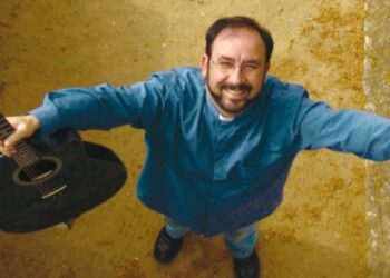 Padre Borga leva alegria ao Festival da Saudade