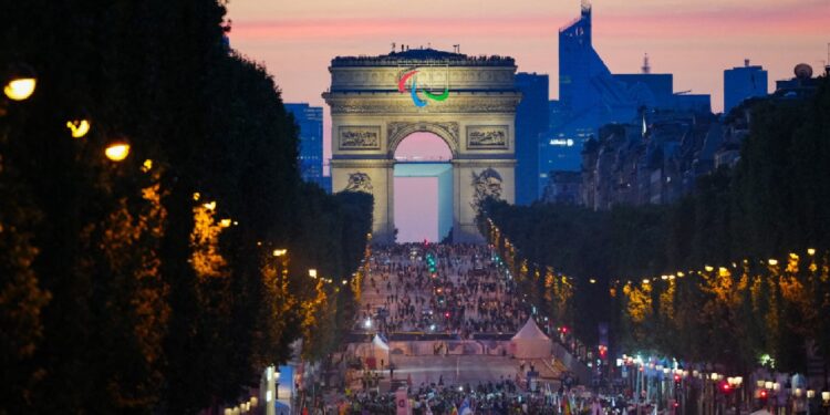 Paris abre Jogos Paralímpicos com apelo a uma "revolução de inclusão"