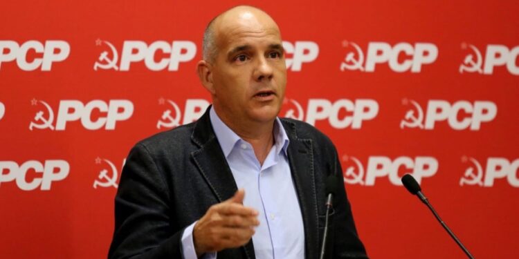 PCP apela ao Governo para não reconhecer um autoproclamado Presidente