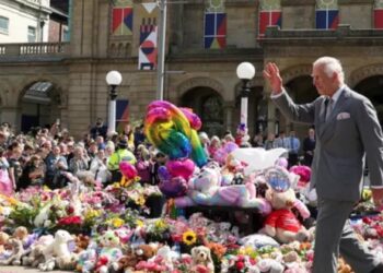 Família portuguesa que perdeu a filha no múltiplo esfaqueamento em Inglaterra recebida pelo Rei Carlos III